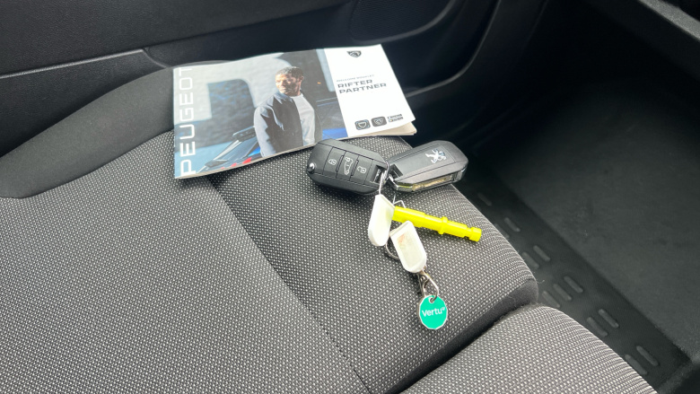 Peugeot Partner Long Diesel 950 1.5 BlueHDi 100 Asphalt Premium + Van